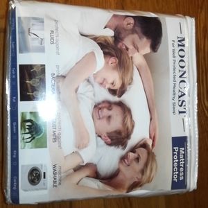 mooncast matress protector